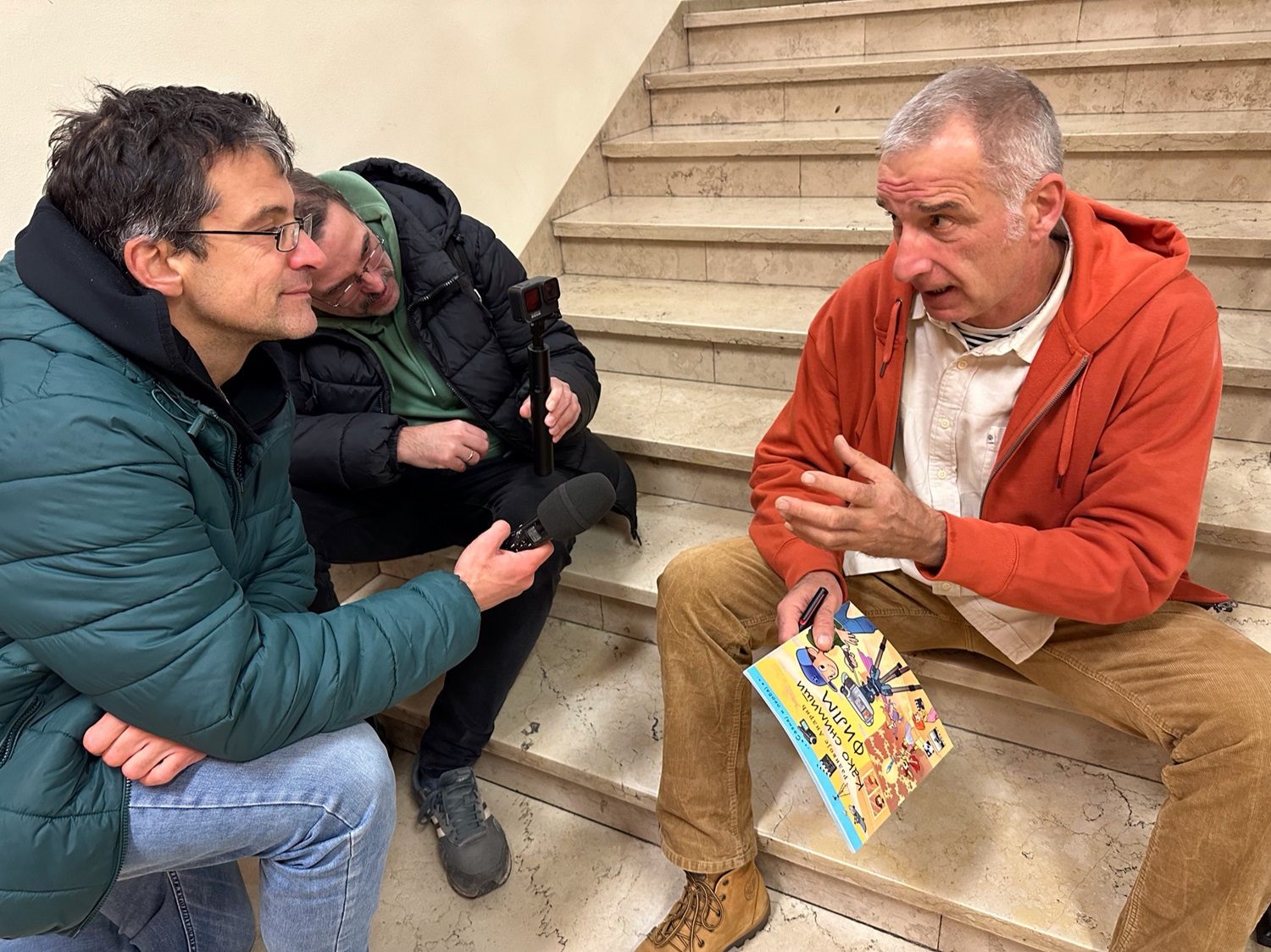 Raša Andrić talking to Marka Žvaka